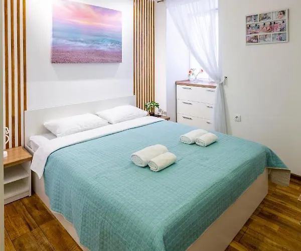 Cozy Center Apartman *